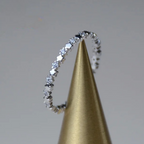 Anillo fino con estrellas y strass brillantes
