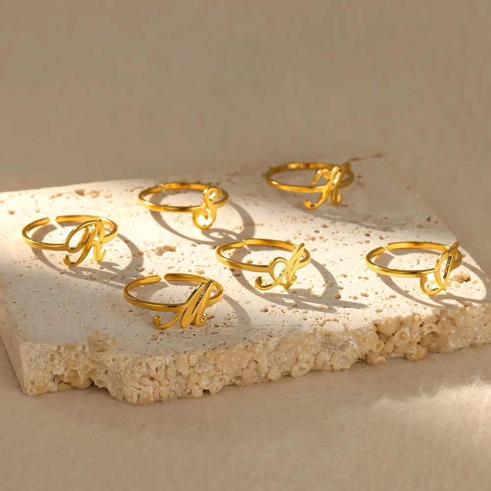 Anillo fino personalizado con inicial