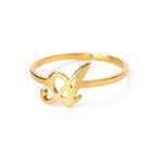 Anillo fino personalizado con inicial a