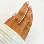 Anillo fino para mujer personalizado con inicial