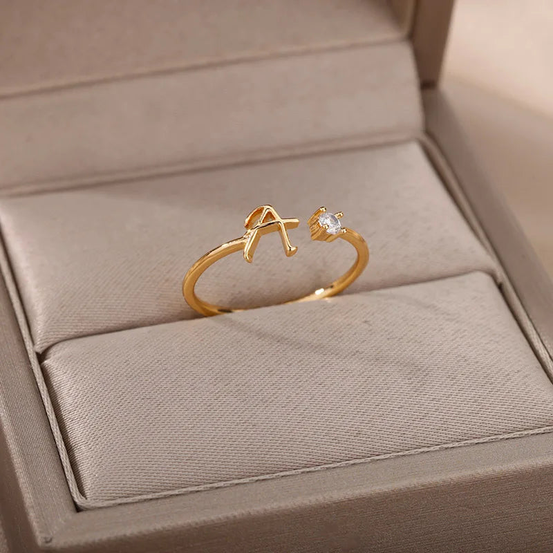 Anillo fino para mujer personalizado con inicial a