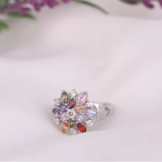Anillo flor con cristales multicolores