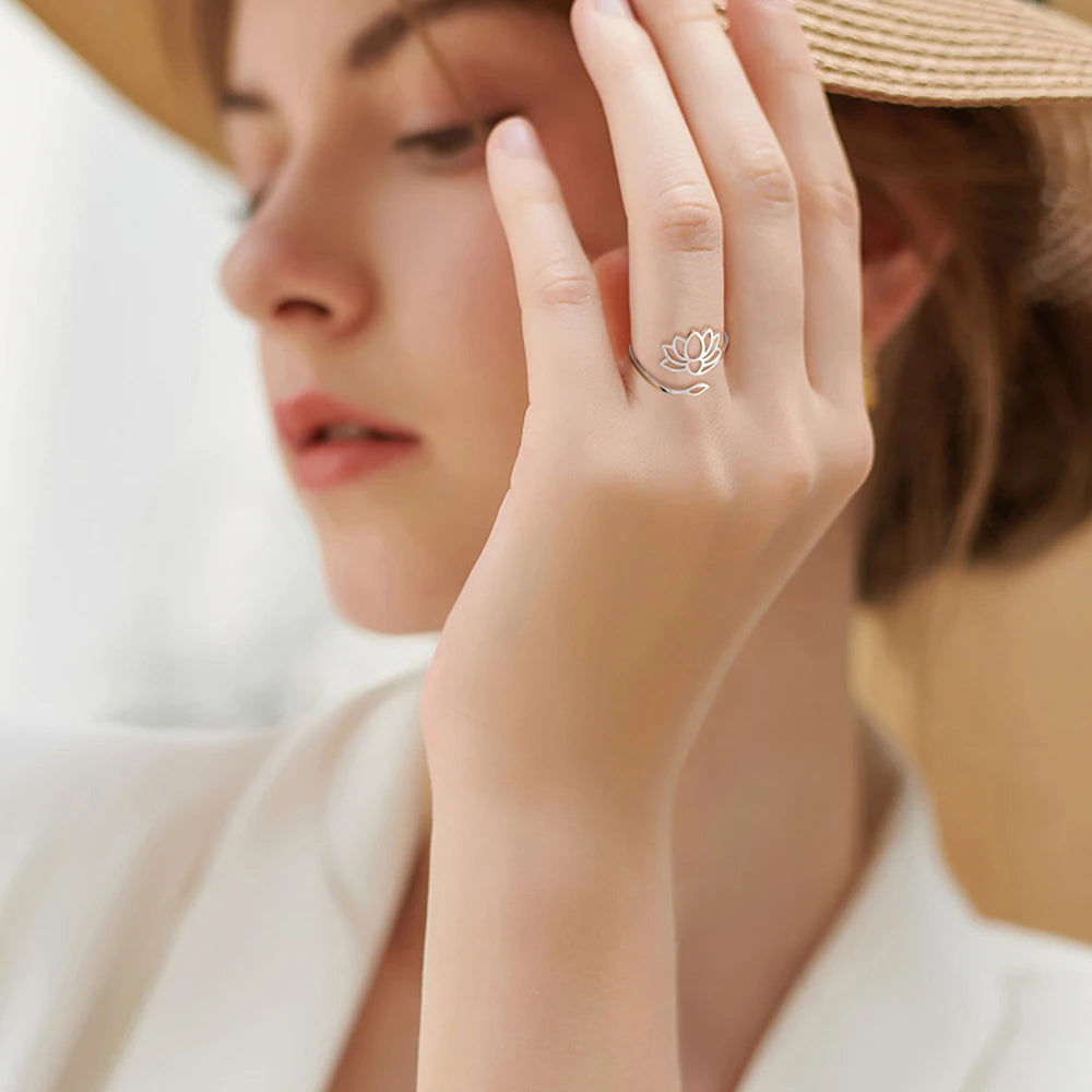 Anillo Flor de Loto para mujer plata