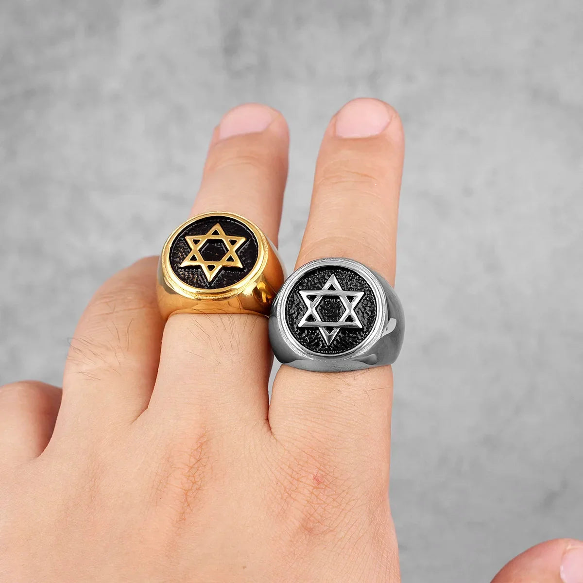 Anillo grabado con la <span data-glossary-id="etoile-de-david">estrella de David</span> símbolo judío
