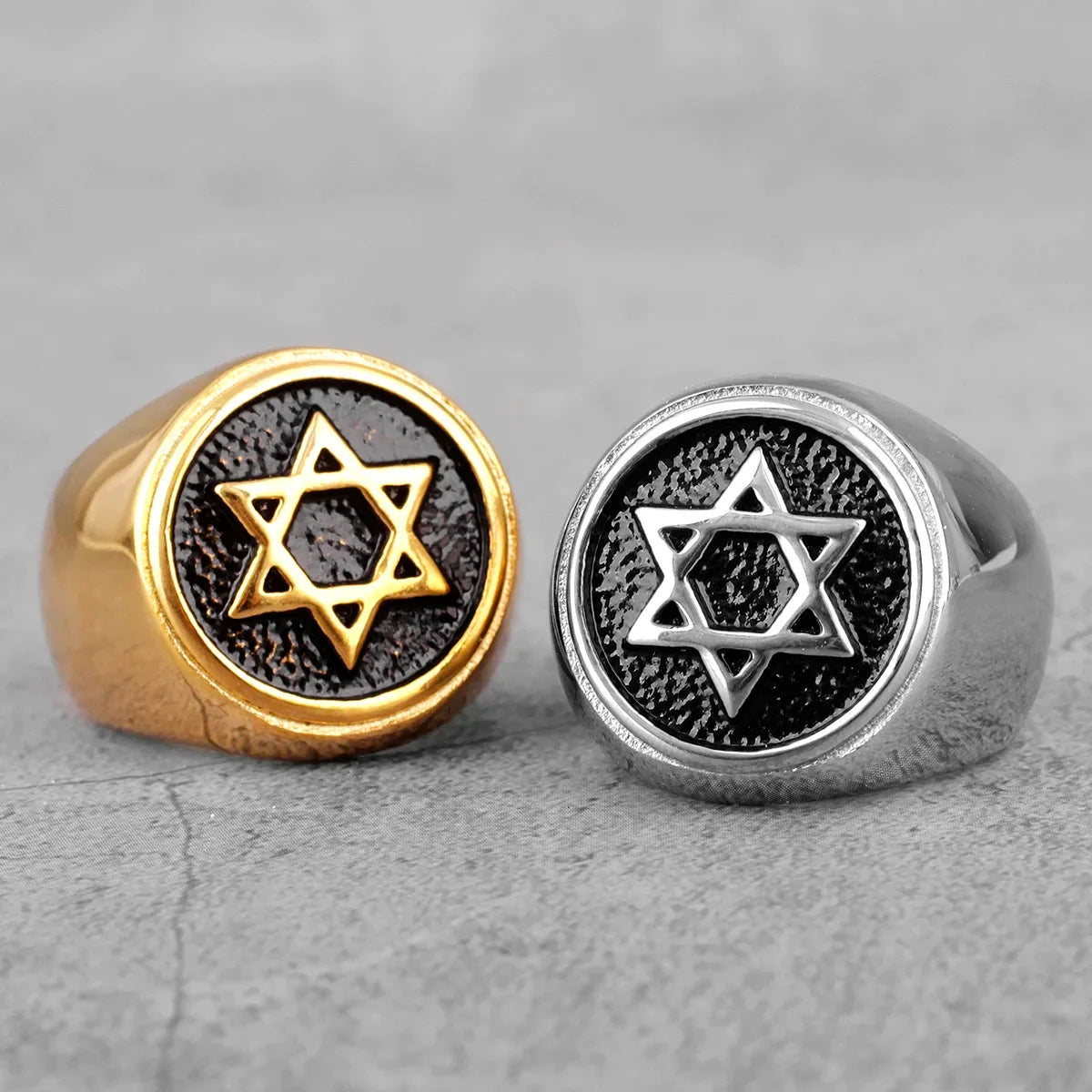 Anillo grabado con la <span data-glossary-id="etoile-de-david">estrella de David</span> símbolo judío plata