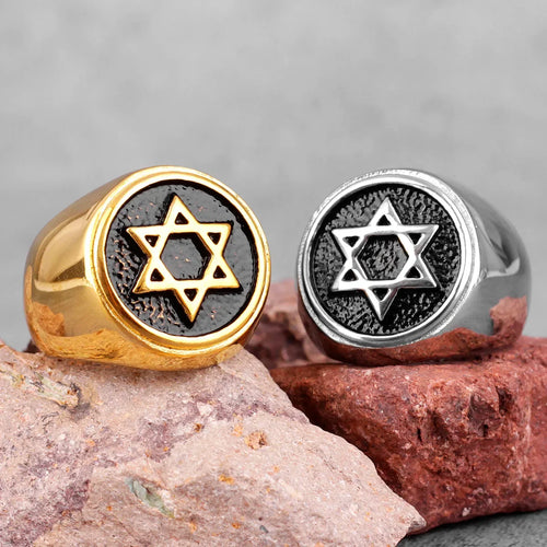 Anillo grabado con la <span data-glossary-id="etoile-de-david">estrella de David</span> símbolo judío oro
