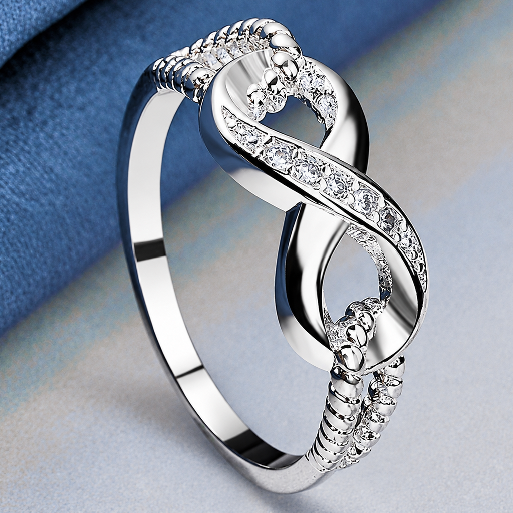 Majestic infinity ring set with crystal