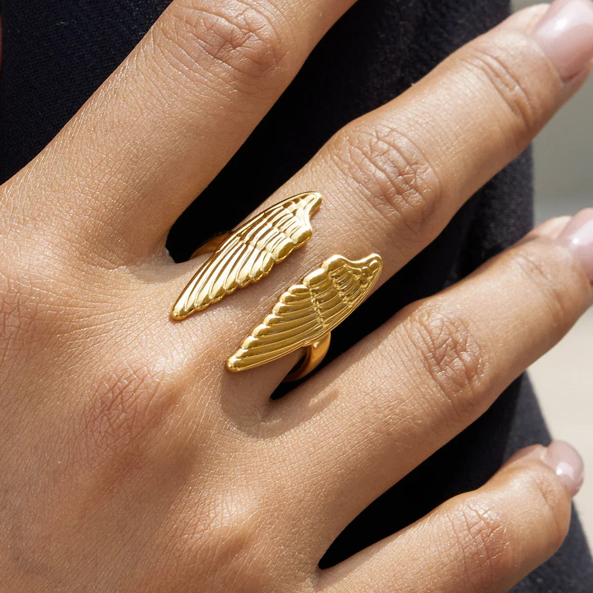 Anillo ancho alas de ángel