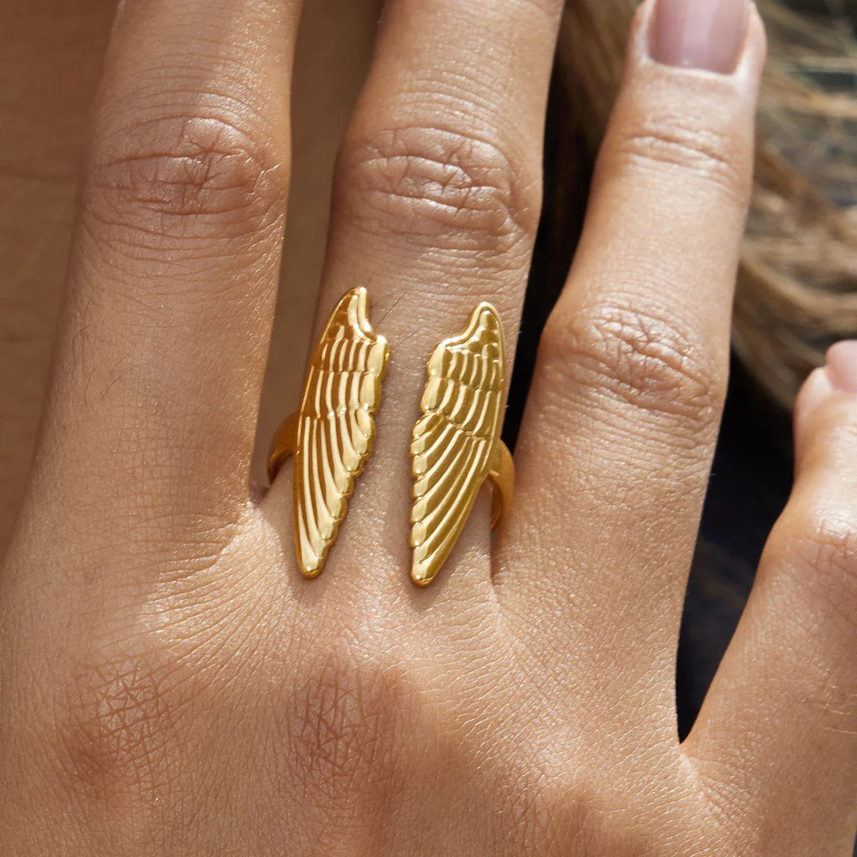 Anillo ancho alas de ángel