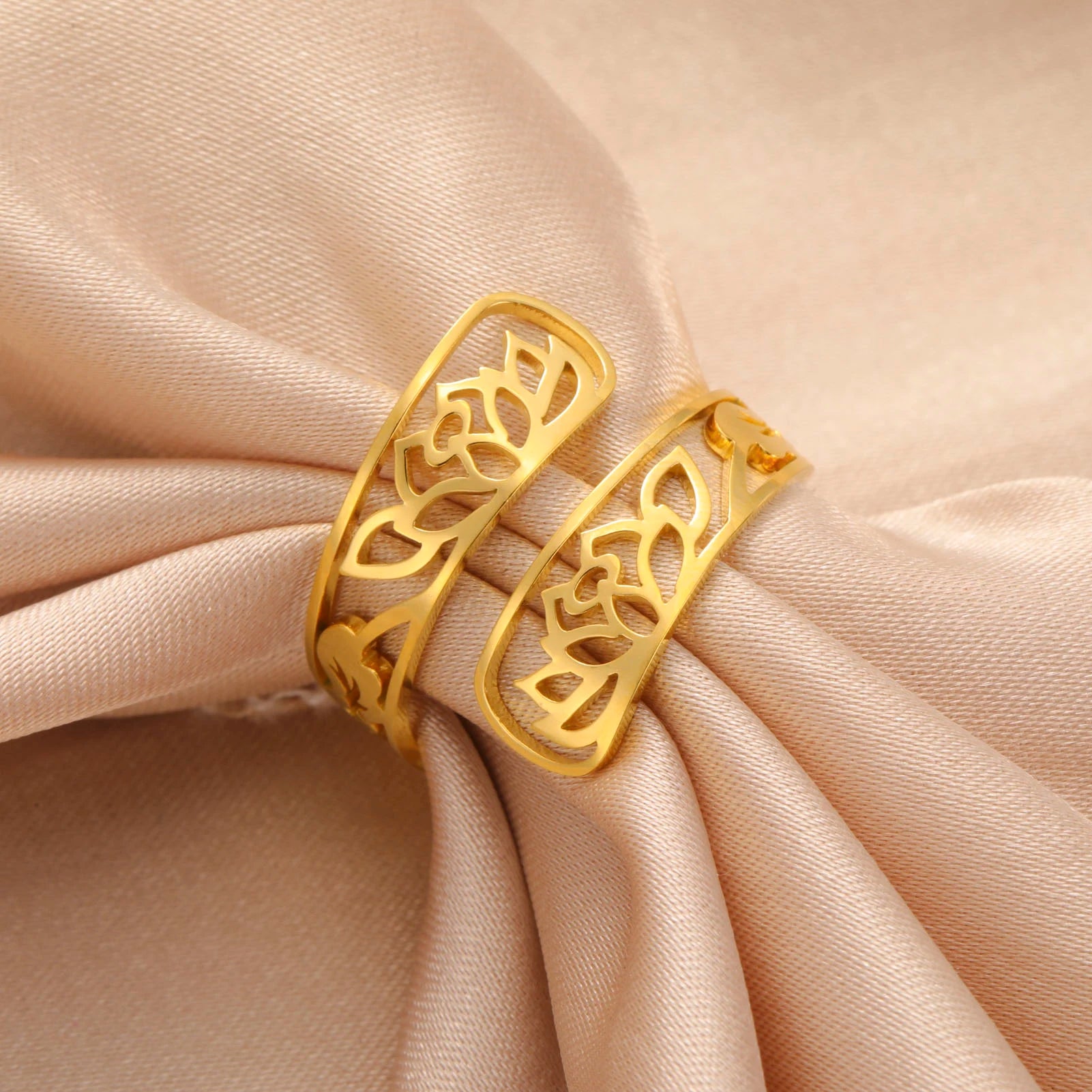 Anillo con Flores de Loto oro