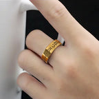 Anillo ancho con letras en hebreo judío oro