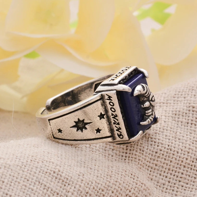Anillo ancho de media luna esculpido de estilo místico