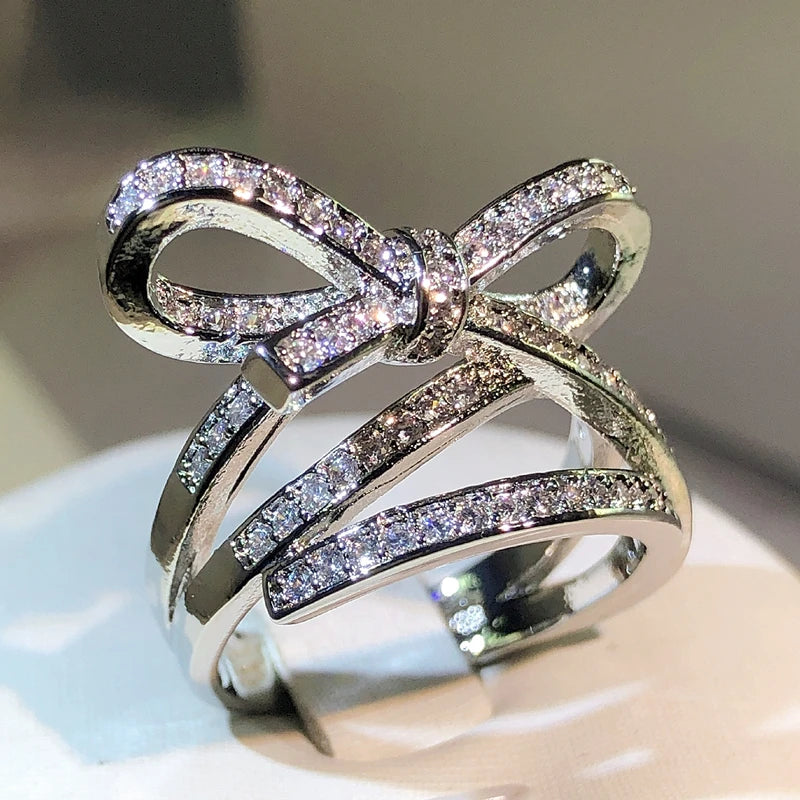 Anillo ancho con lazo de pajarita