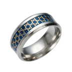 Anillo ancho para hombre con <span data-glossary-id="etoiles-de-david">estrellas de David</span> símbolo judío azul