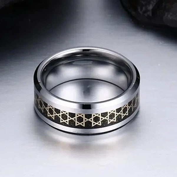 Anillo ancho para hombre con <span data-glossary-id="etoiles-de-david">estrellas de David</span> símbolo judío negro