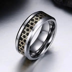 Anillo ancho para hombre con <span data-glossary-id="etoiles-de-david">estrellas de David</span> símbolo judío negro