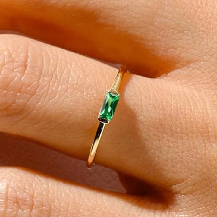 Anillo minimalista con piedra de nacimiento rectangular para mujer