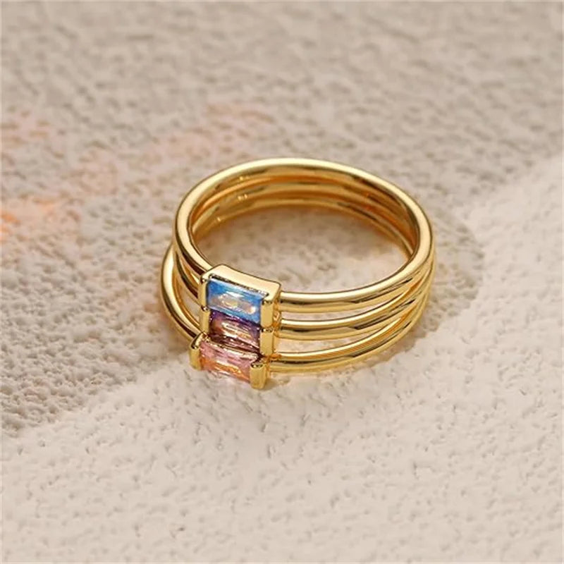 Anillo minimalista con piedra de nacimiento rectangular para mujer