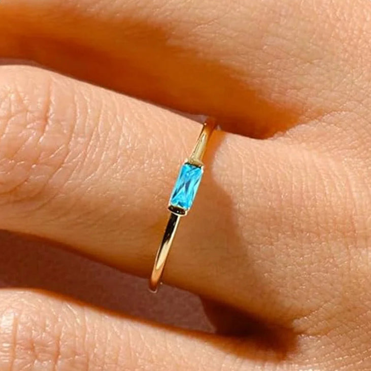 Anillo minimalista con piedra de nacimiento rectangular para mujer