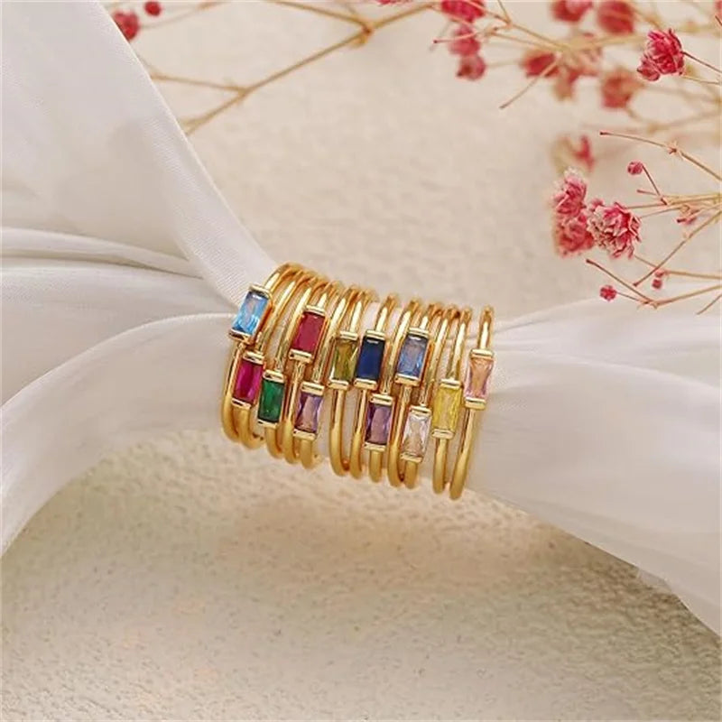 Anillo minimalista con piedra de nacimiento rectangular para mujer