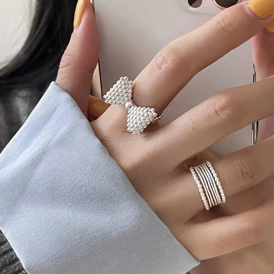 Anillo con lazo de pajarita y perlas