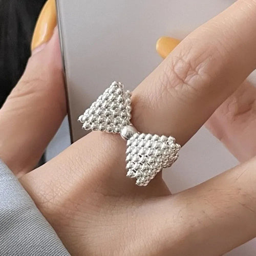 Anillo con lazo de pajarita y perlas