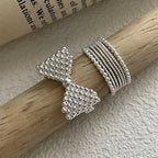 Anillo con lazo de pajarita y perlas