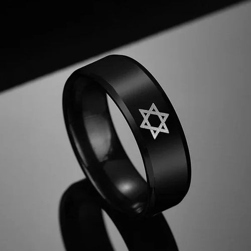Anillo negro con la <span data-glossary-id="etoile-de-david">estrella de David</span>, símbolo judío