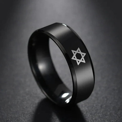Anillo negro con la <span data-glossary-id="etoile-de-david">estrella de David</span>, símbolo judío