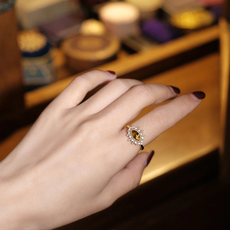 Anillo de Oro con Ojo de Tigre para Mujer