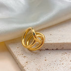 Anillo original con nudo dorado