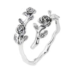 Anillo adornado con rosas entrelazadas plata antigua