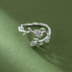 Anillo adornado con rosas entrelazadas plata