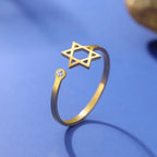 Anillo abierto con la <span data-glossary-id="etoile-de-david">estrella de David</span> simbólica judía oro