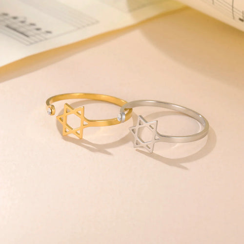 Anillo abierto con la <span data-glossary-id="etoile-de-david">estrella de David</span> simbólica judía oro