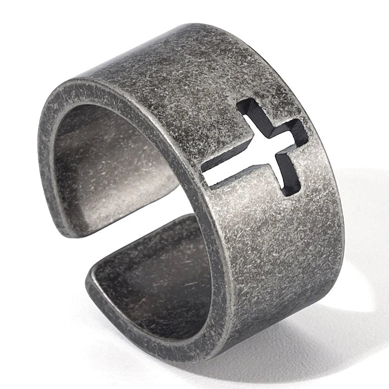 Anillo abierto con cruz patinada