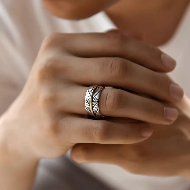 Anillo abierto en forma de pluma