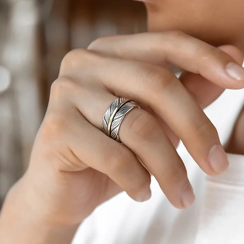 Anillo abierto en forma de pluma