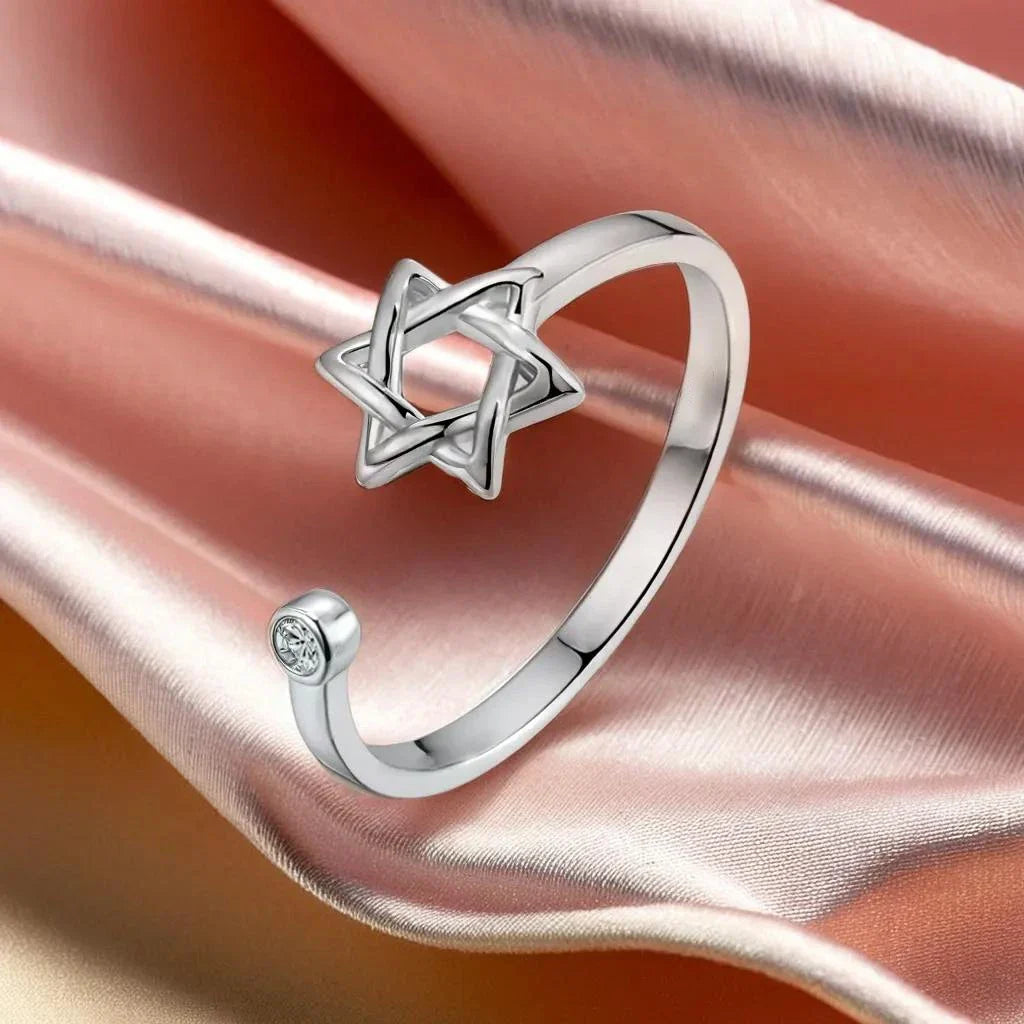 Anillo abierto para mujer con la <span data-glossary-id="StarOfDavid">Estrella de David</span> símbolo judío plata