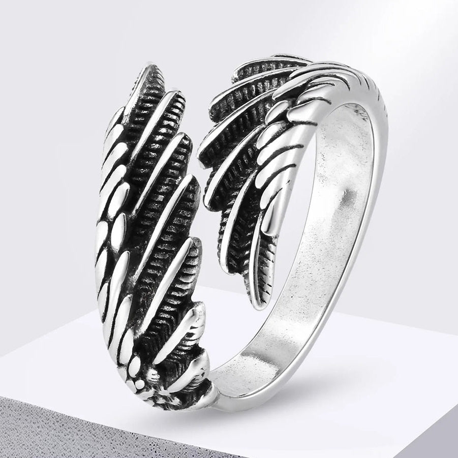 Anillo pluma plateado para hombre