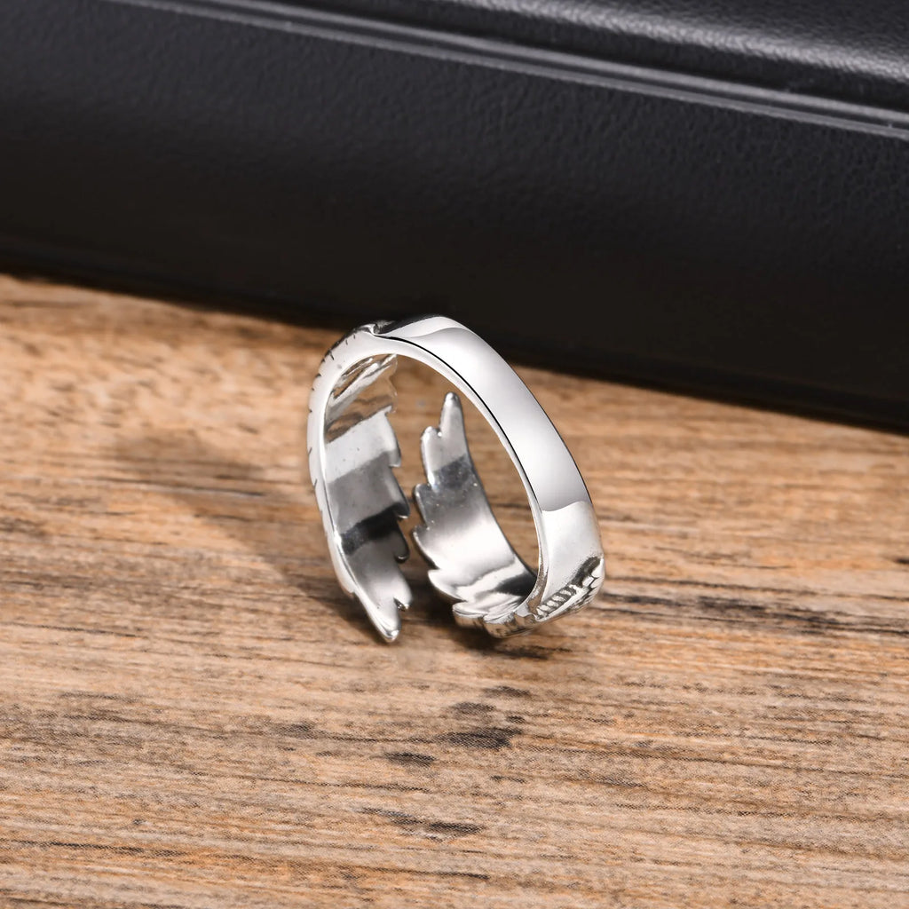 Anillo pluma plateado para hombre