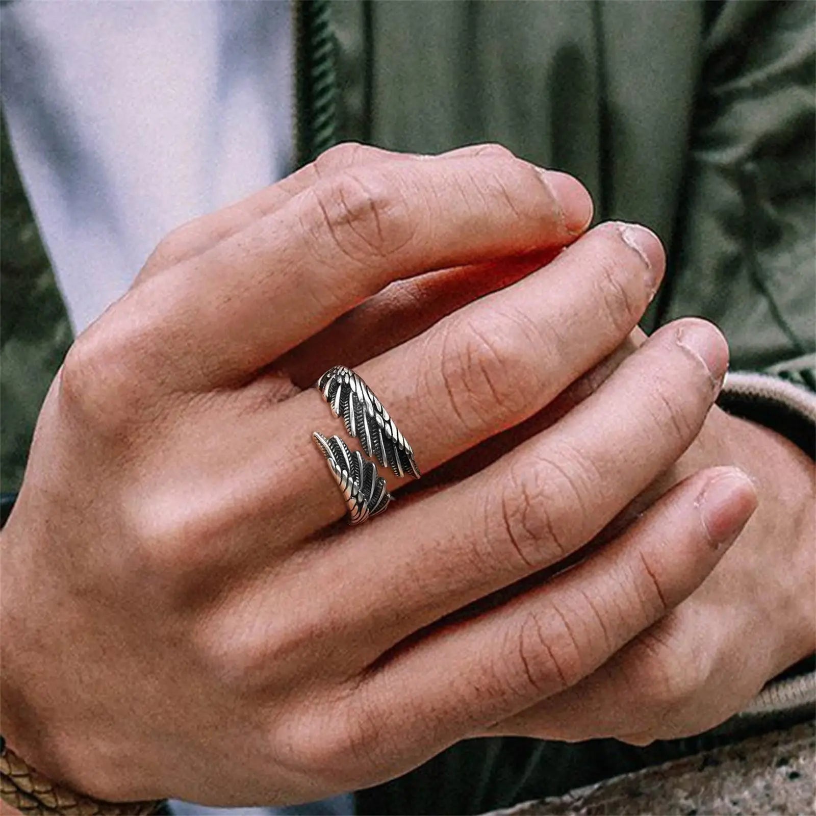 Anillo pluma plateado para hombre