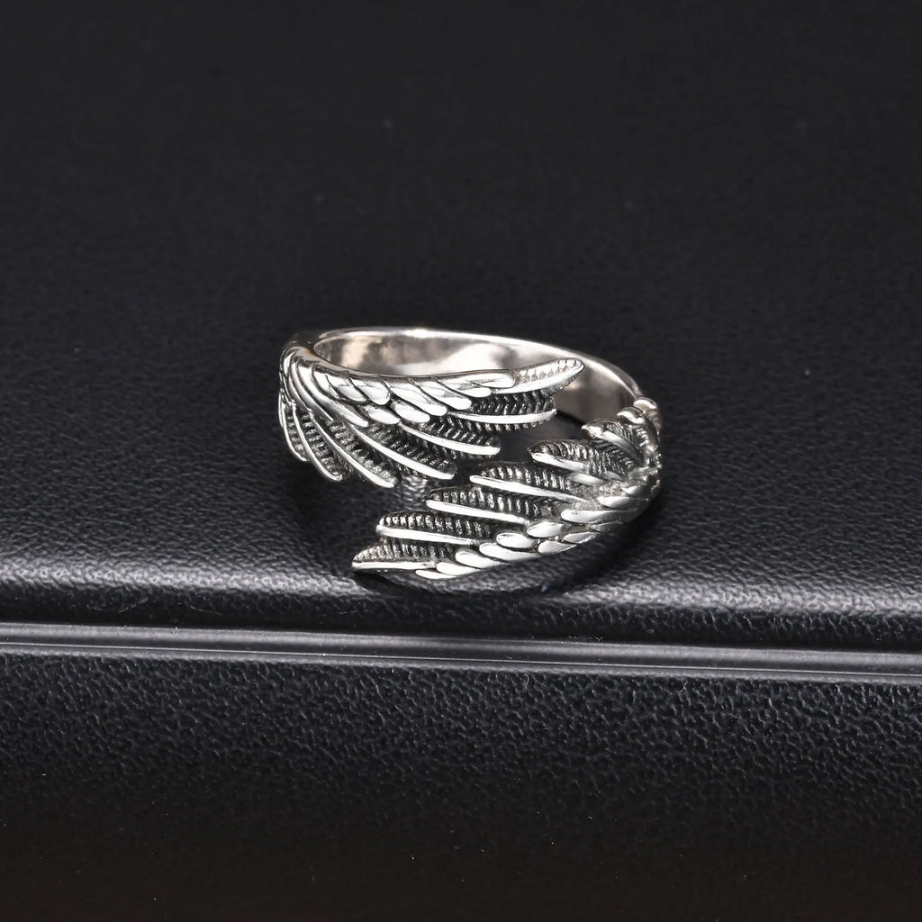 Anillo pluma plateado para hombre