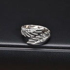 Anillo pluma plateado para hombre