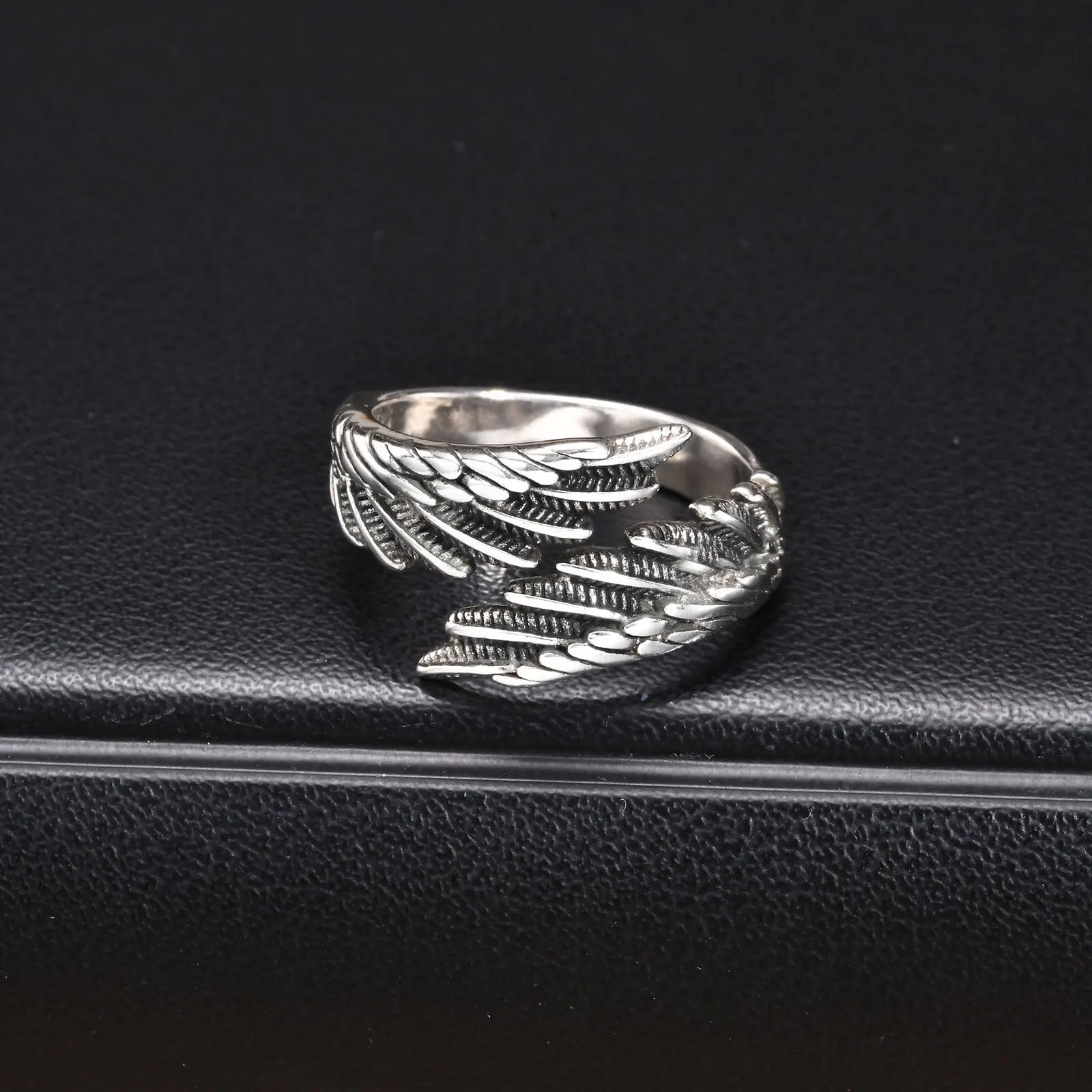 Anillo pluma plateado para hombre
