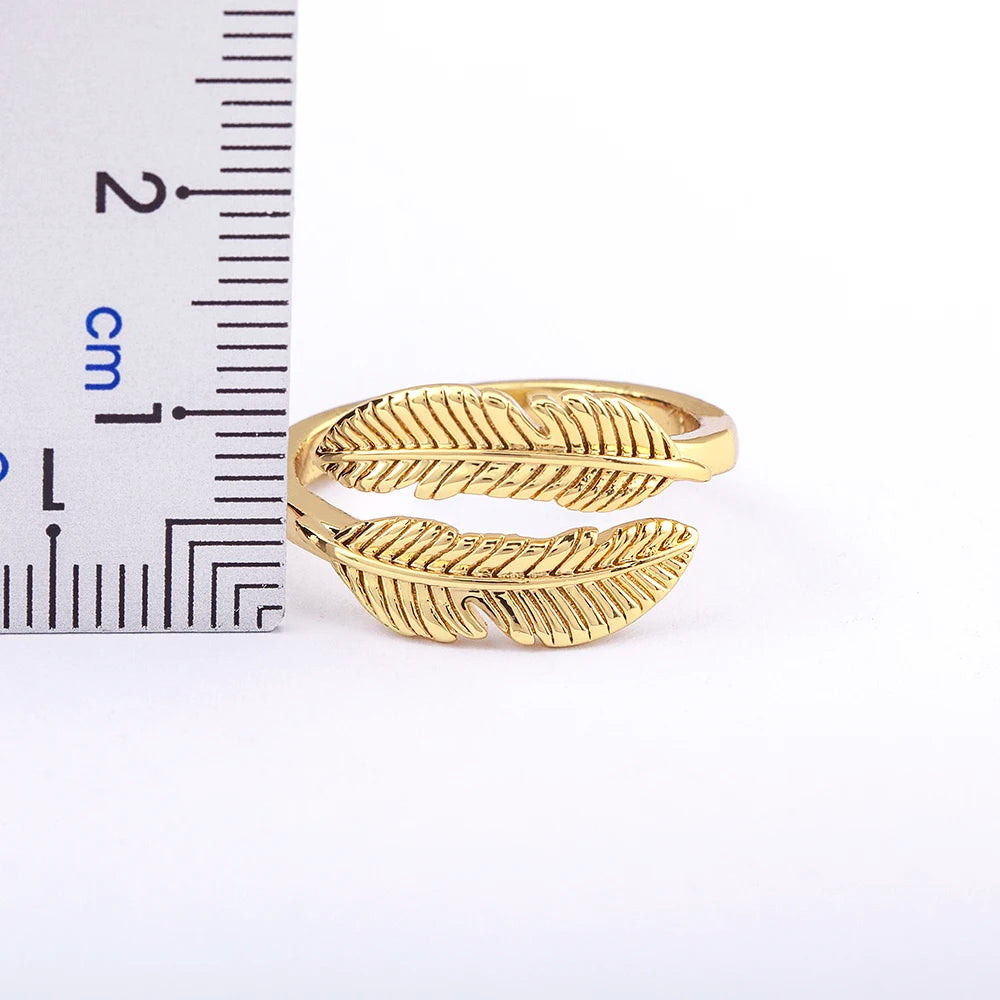 Anillo pluma cincelado dorado