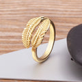 Anillo pluma cincelado dorado