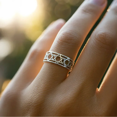 Anillo para mujer con <span data-glossary-id="">estrellas de David</span> símbolo judío plata