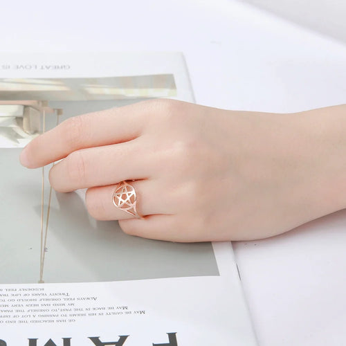 Anillo para mujer hueco con la <span data-glossary-id="star-of-david">estrella de David</span> símbolo judío plata