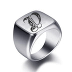 Anillo ancho para hombre inicial d